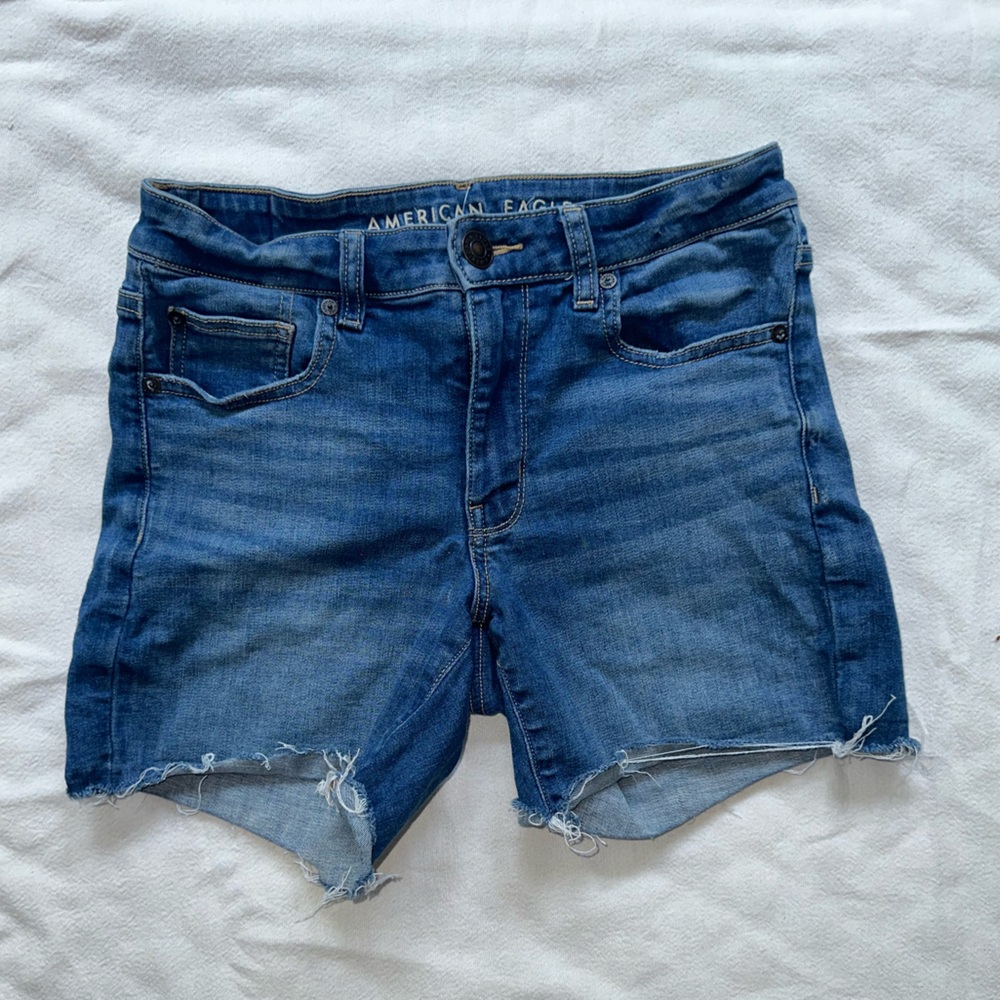 American eagle super stretchy Jean shorts medium rise size 6